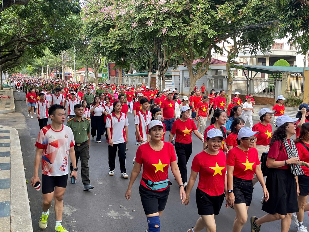 Đắk Lắk sôi nổi chương trình đi bộ “Cùng Việt Nam tiến bước” năm 2026 - ảnh 5