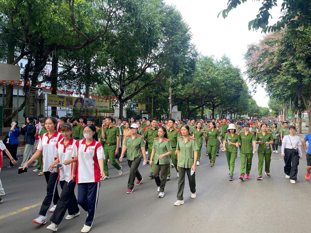 Đắk Lắk sôi nổi chương trình đi bộ “Cùng Việt Nam tiến bước” năm 2026 - ảnh 6