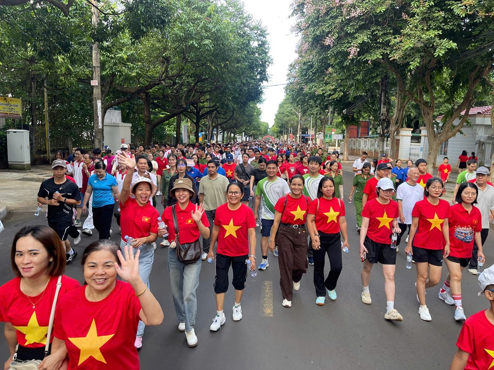 Đắk Lắk sôi nổi chương trình đi bộ “Cùng Việt Nam tiến bước” năm 2026 - ảnh 8