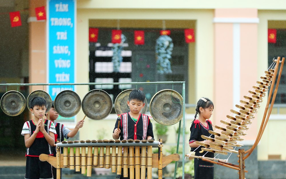 Trao cồng chiêng, trao niềm tin giữ gìn di sản - ảnh 14