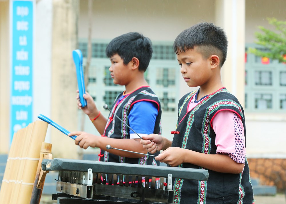 Trao cồng chiêng, trao niềm tin giữ gìn di sản - ảnh 15