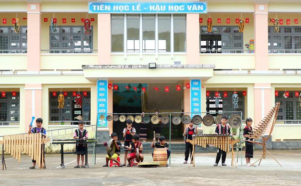 Trao cồng chiêng, trao niềm tin giữ gìn di sản - ảnh 16