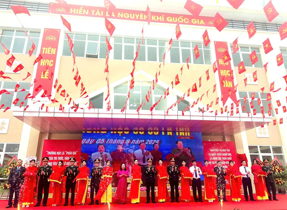 Niềm vui ngày khai trường đặc biệt tại Đắk Lắk - ảnh 1