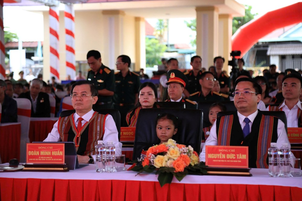 Quảng Ngãi: Rộn ràng tiếng trống khai trường nơi biên giới, hải đảo - ảnh 1
