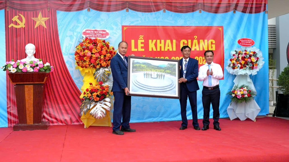 Quảng Ngãi: Rộn ràng tiếng trống khai trường nơi biên giới, hải đảo - ảnh 6