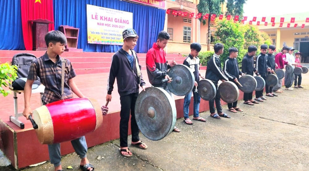 Người giữ nhịp cồng chiêng nơi đại ngàn Quảng Ngãi - ảnh 2