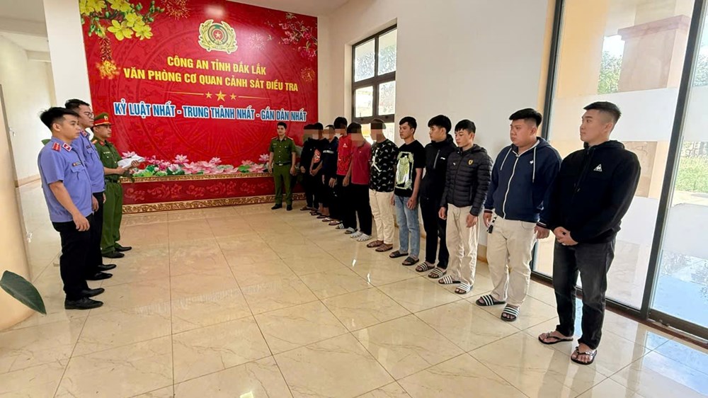 Đắk Lắk: Khởi tố 13 đối tượng trong vụ hỗn chiến trên phố - ảnh 1