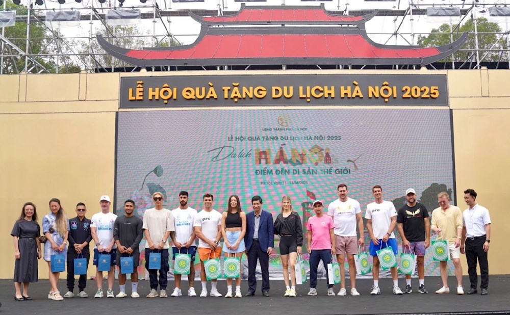 Thứ trưởng Hồ An Phong thăm và trải nghiệm tại Lễ hội Quà tặng du lịch Hà Nội 2025 - ảnh 7