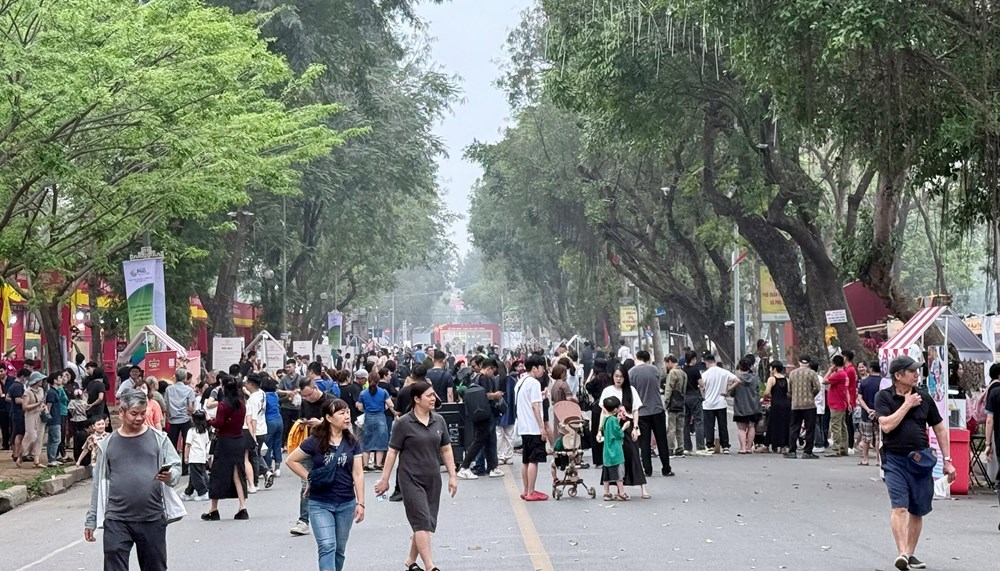 Thứ trưởng Hồ An Phong thăm và trải nghiệm tại Lễ hội Quà tặng du lịch Hà Nội 2025 - ảnh 9