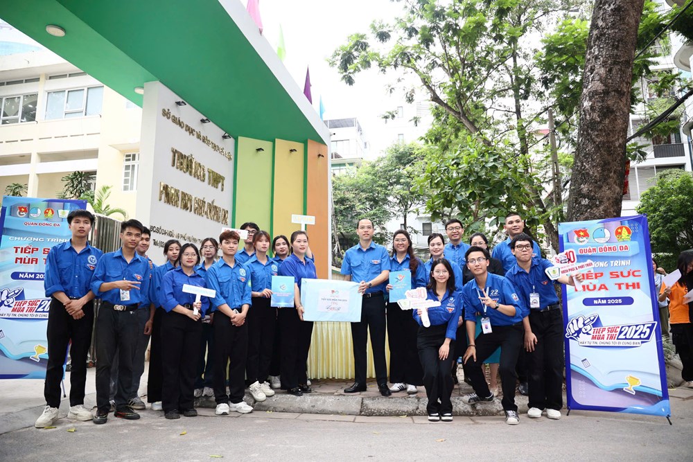 Hơn 5.000 tình nguyện viên tiếp sức tại 201 điểm thi - ảnh 6