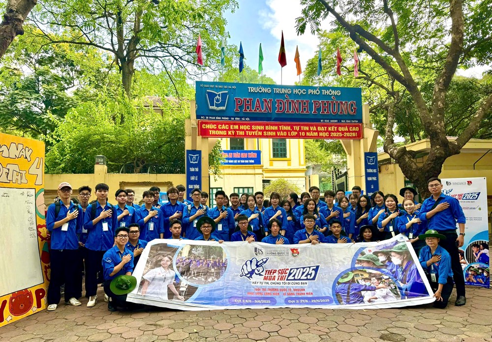 Hơn 5.000 tình nguyện viên tiếp sức tại 201 điểm thi - ảnh 9