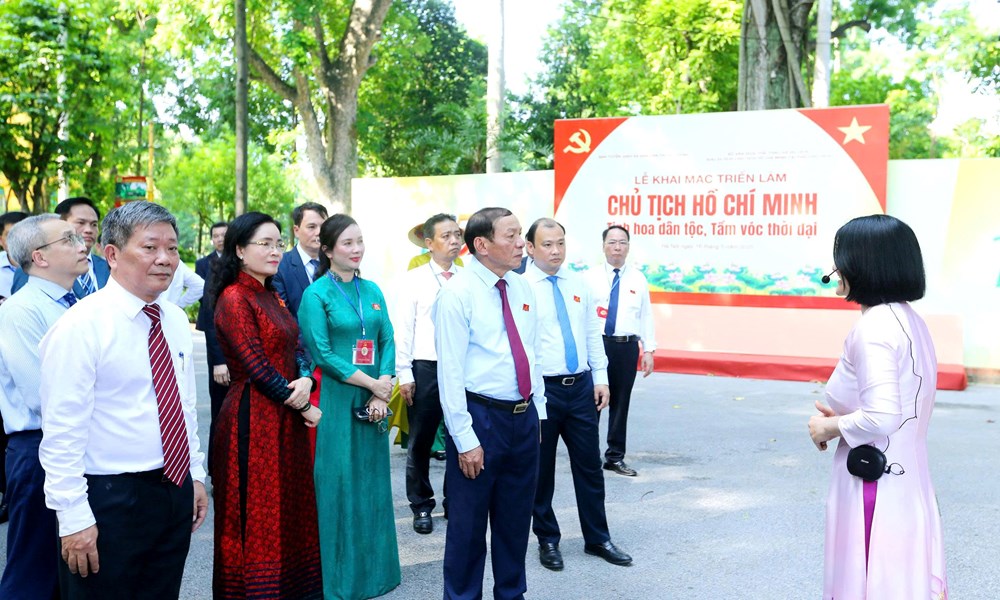 Đoàn đại biểu dự Đại hội Đảng bộ Bộ VHTTDL báo công dâng Bác - ảnh 11