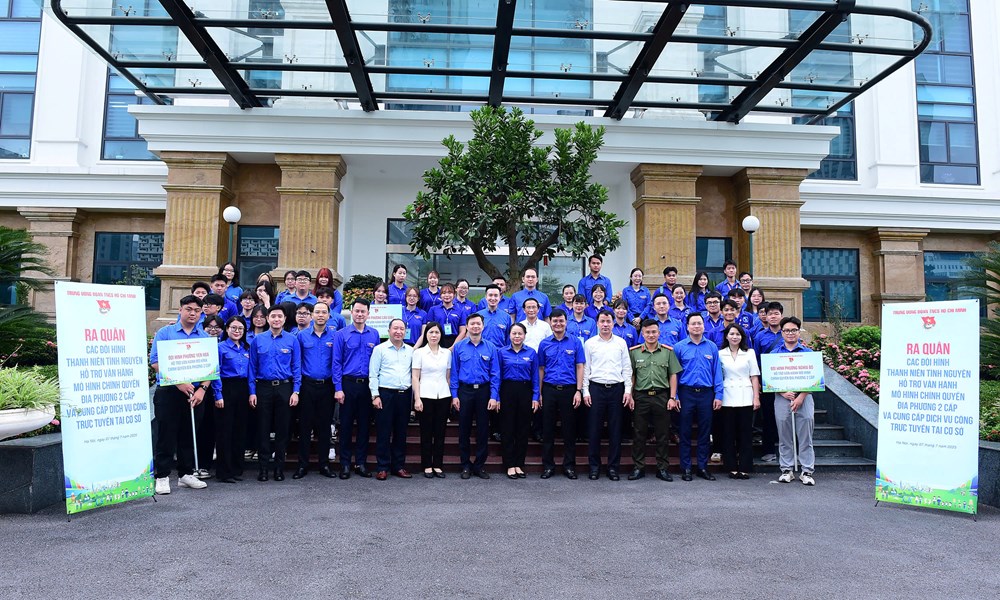 Hơn 240 nghìn đoàn viên, thanh niên toàn quốc ra quân hỗ trợ chính quyền 2 cấp về thủ tục hành chính - ảnh 1