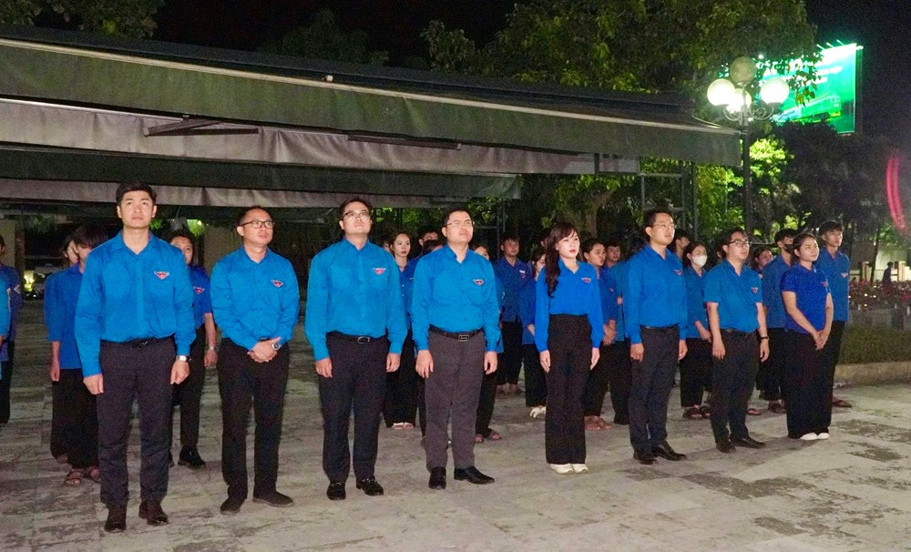 Lễ thắp nến tri ân tại Nghĩa trang Liệt sĩ Ba Dốc - ảnh 1