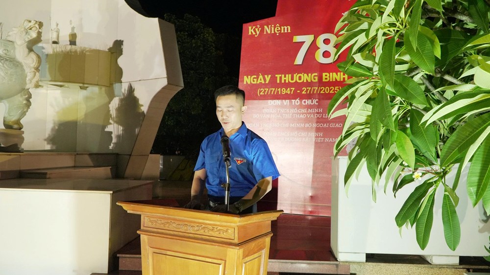 Lễ thắp nến tri ân tại Nghĩa trang Liệt sĩ Ba Dốc - ảnh 2