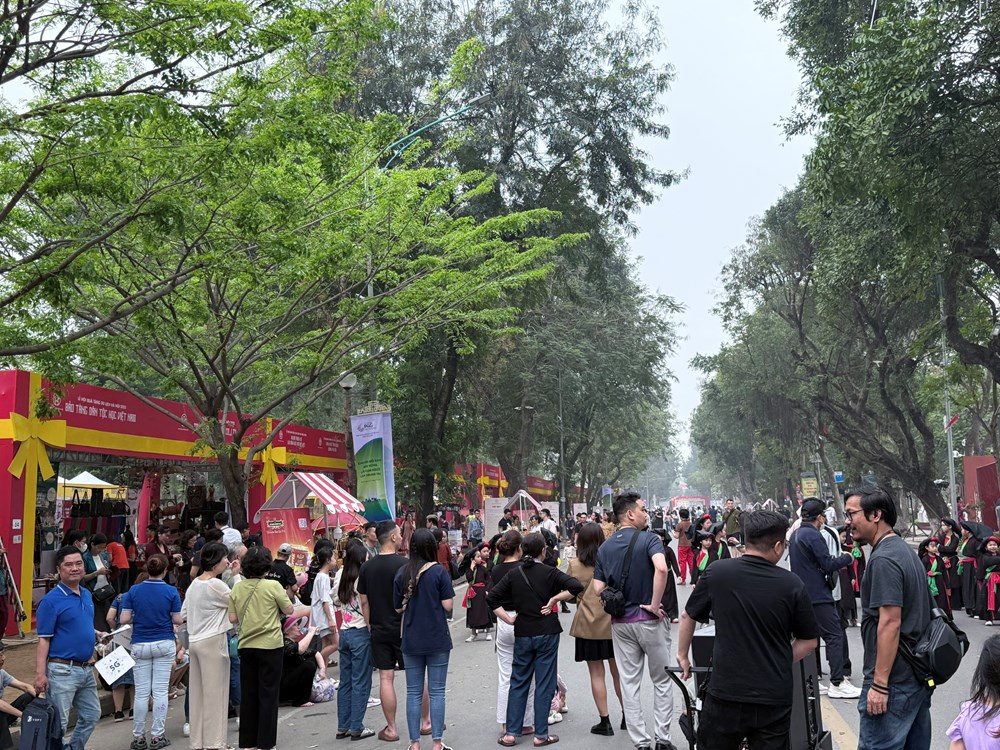 Hà Nội đón 18,36 triệu lượt khách trong 7 tháng đầu năm, tăng 11,6% so với cùng kỳ  - ảnh 1