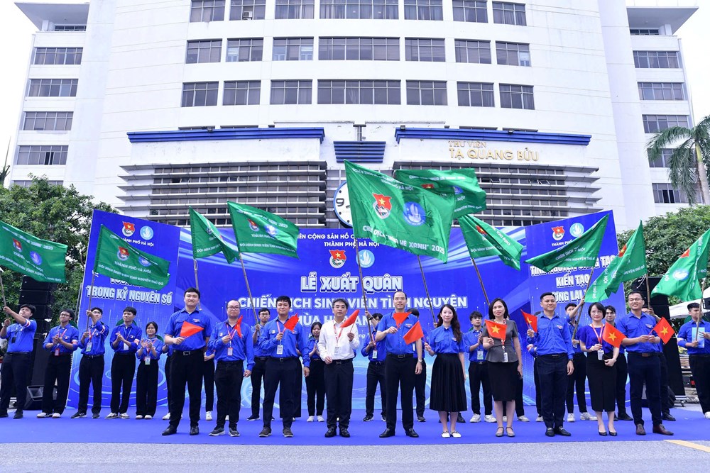 Hàng nghìn sinh viên tình nguyện lên đường hỗ trợ các tỉnh thành vận hành chính quyền địa phương 2 cấp - ảnh 1