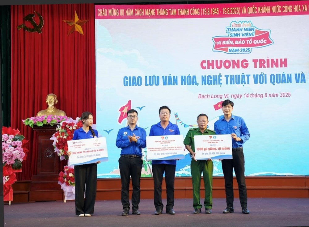 Đoàn thanh niên với Hành trình “Thanh niên, sinh viên với Biển đảo Tổ quốc năm 2025” - ảnh 2