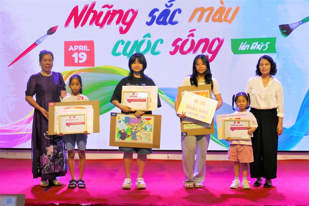 “Những sắc màu cuộc sống”: Khi hội họa nuôi dưỡng tâm hồn trẻ thơ - ảnh 7