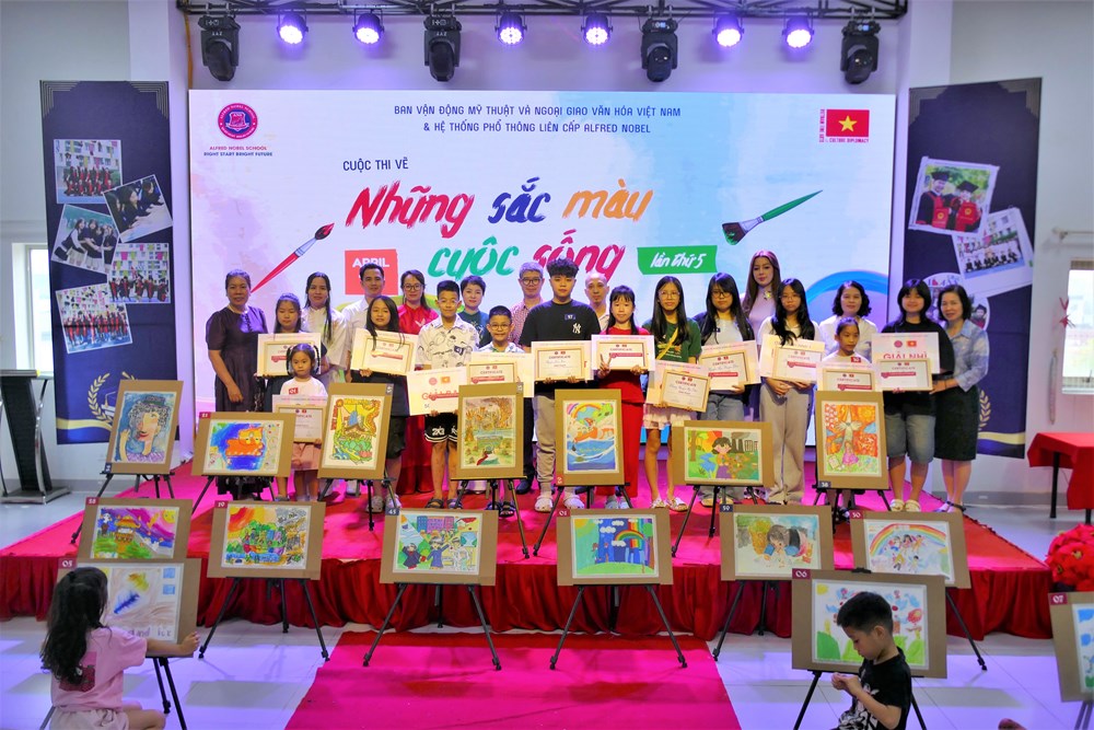 “Những sắc màu cuộc sống”: Khi hội họa nuôi dưỡng tâm hồn trẻ thơ - ảnh 5