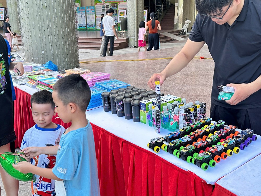 “Sắc màu tuổi thơ”: Hoạt động văn hóa, giải trí bổ ích cho các em nhỏ dịp 1.6 - ảnh 4