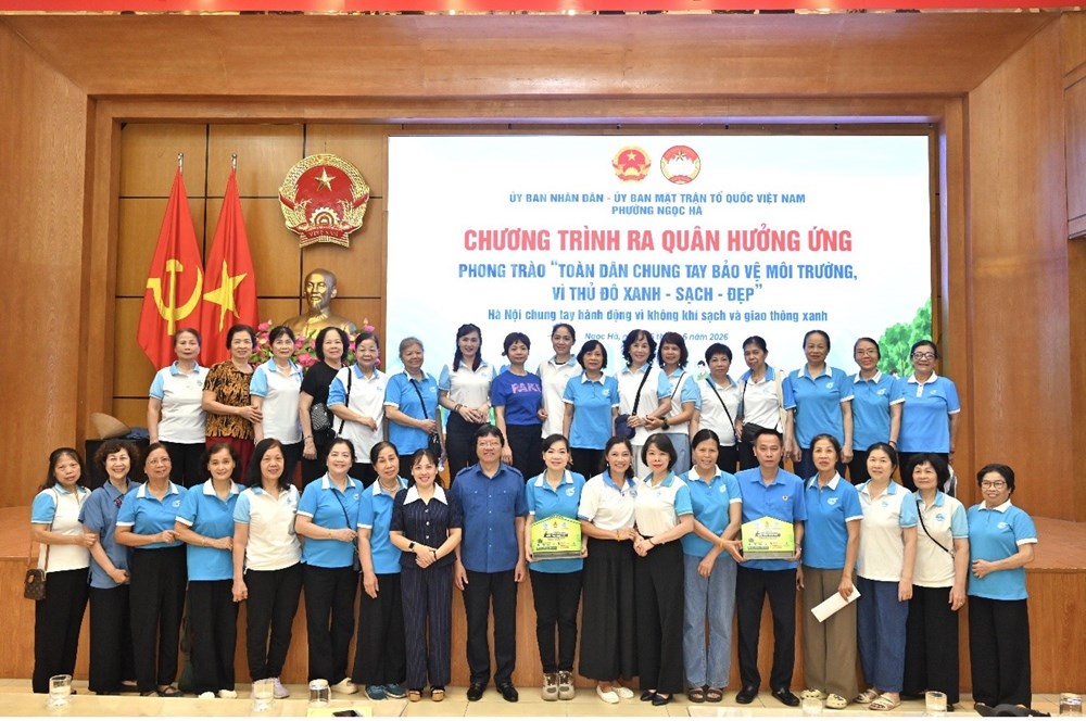  Gom pin cũ bảo vệ môi trường, thu phế liệu gây quỹ an sinh - ảnh 1