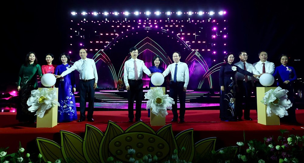  Đưa hương sắc sen Tây Hồ thành thương hiệu du lịch quốc gia - ảnh 1