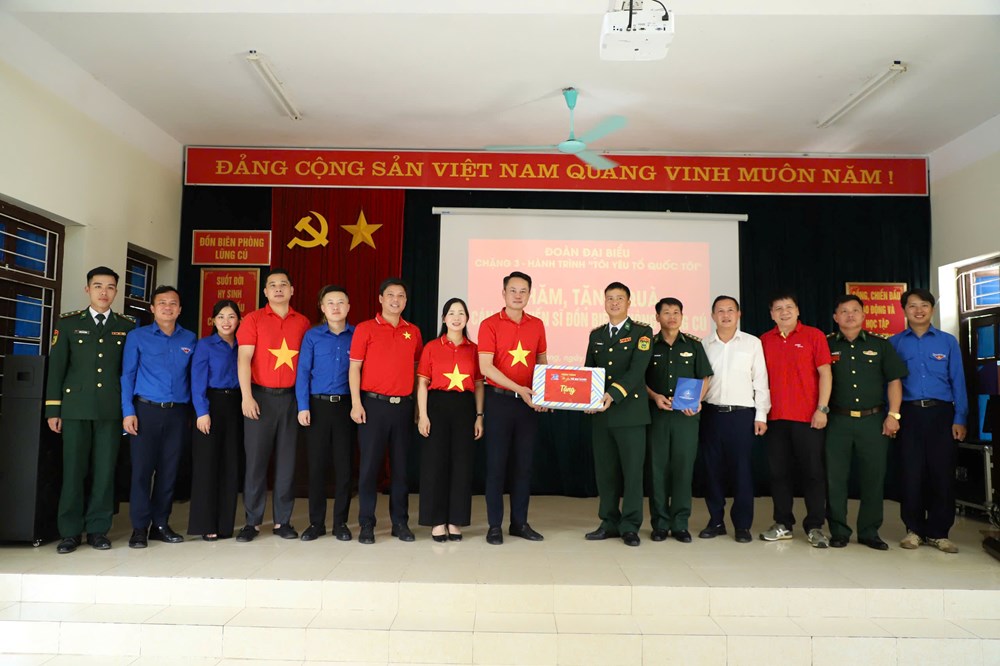 Khởi động chặng 3 Hành trình “Tôi yêu Tổ quốc tôi” tại Cột cờ Lũng Cú - ảnh 13