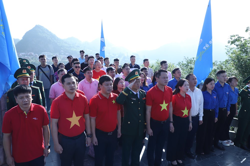 Khởi động chặng 3 Hành trình “Tôi yêu Tổ quốc tôi” tại Cột cờ Lũng Cú - ảnh 3