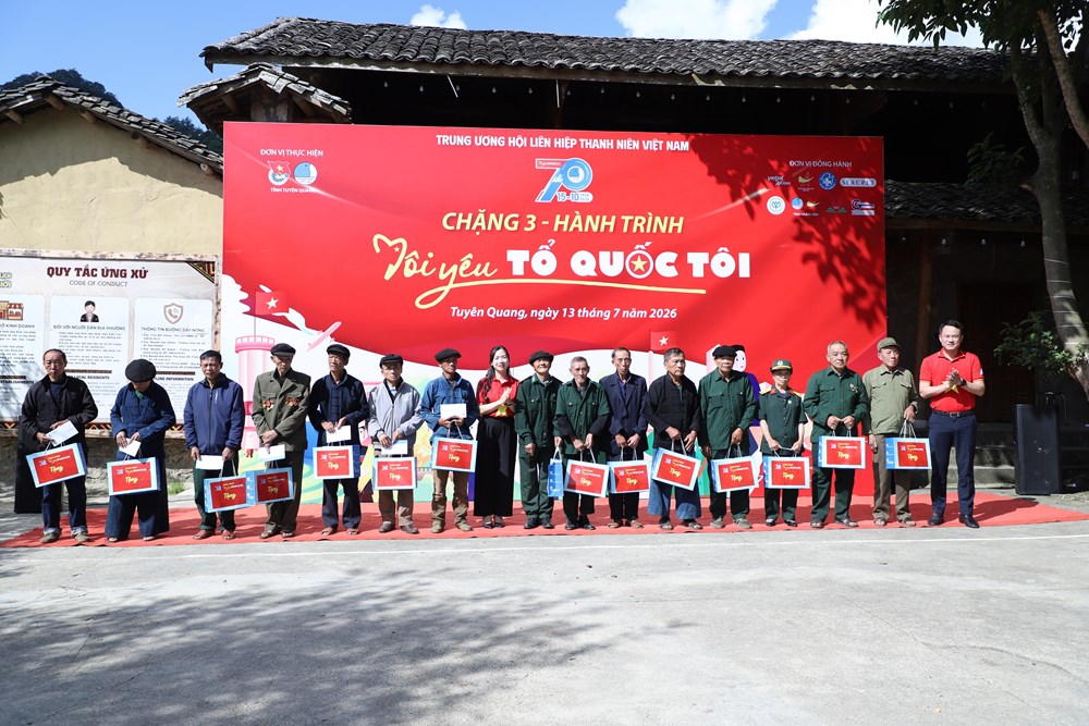 Khởi động chặng 3 Hành trình “Tôi yêu Tổ quốc tôi” tại Cột cờ Lũng Cú - ảnh 8