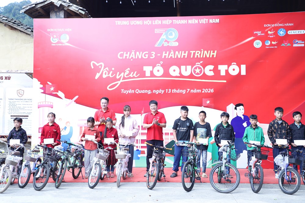 Khởi động chặng 3 Hành trình “Tôi yêu Tổ quốc tôi” tại Cột cờ Lũng Cú - ảnh 9
