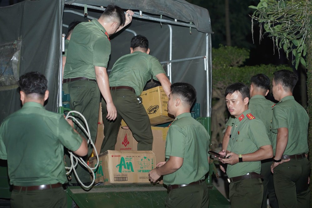 Mang yêu thương đến với vùng cao Tả Củ Tỷ - ảnh 3