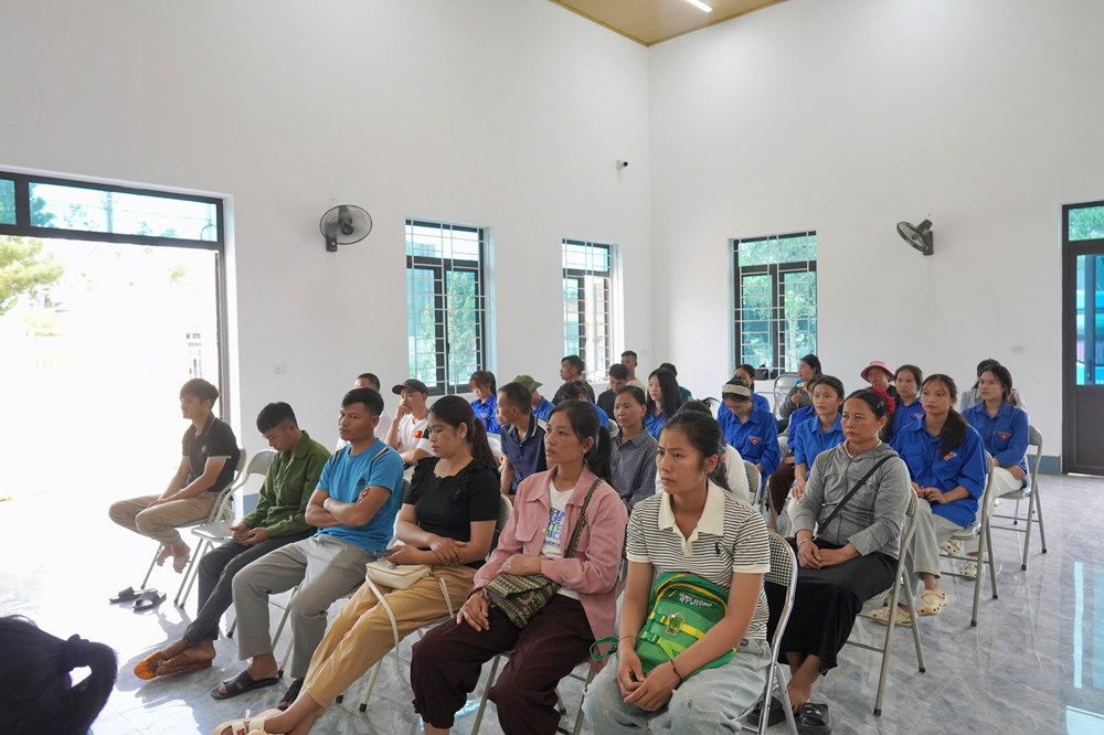 Đoàn Thanh niên Chính phủ thăm, tặng quà người dân vùng lũ Lai Châu - ảnh 1