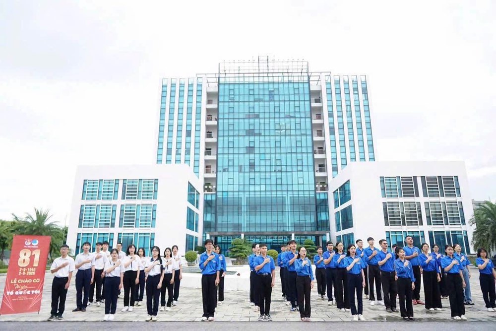Thanh niên cả nước đồng loạt tổ chức Lễ chào cờ “Tôi yêu Tổ quốc tôi” - ảnh 2