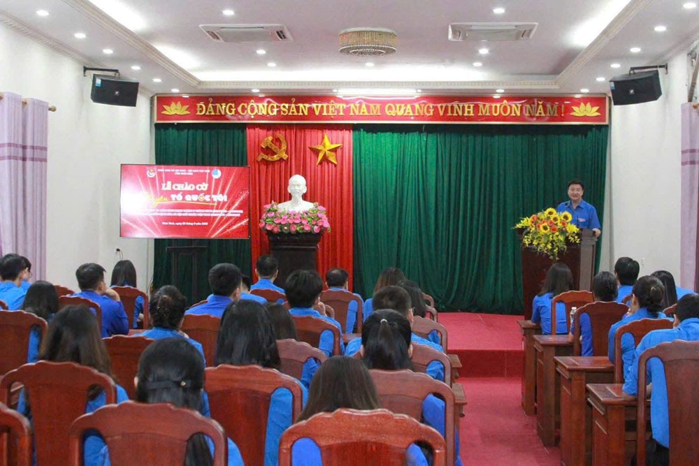 Thanh niên cả nước đồng loạt tổ chức Lễ chào cờ “Tôi yêu Tổ quốc tôi” - ảnh 6