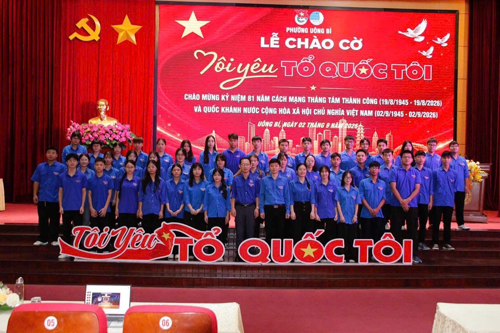Thanh niên cả nước đồng loạt tổ chức Lễ chào cờ “Tôi yêu Tổ quốc tôi” - ảnh 10