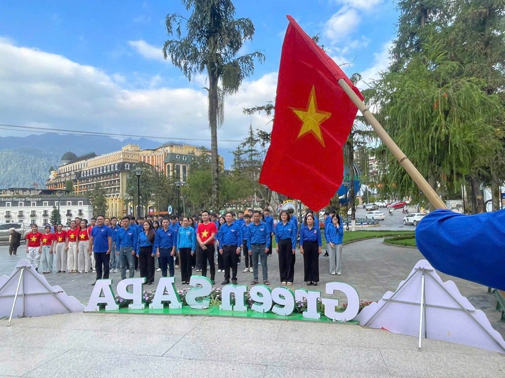 Thanh niên cả nước đồng loạt tổ chức Lễ chào cờ “Tôi yêu Tổ quốc tôi” - ảnh 11