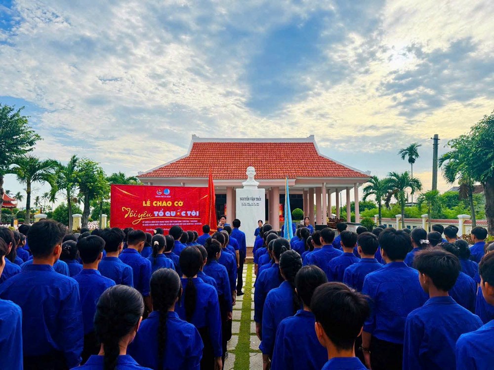 Thanh niên cả nước đồng loạt tổ chức Lễ chào cờ “Tôi yêu Tổ quốc tôi” - ảnh 15