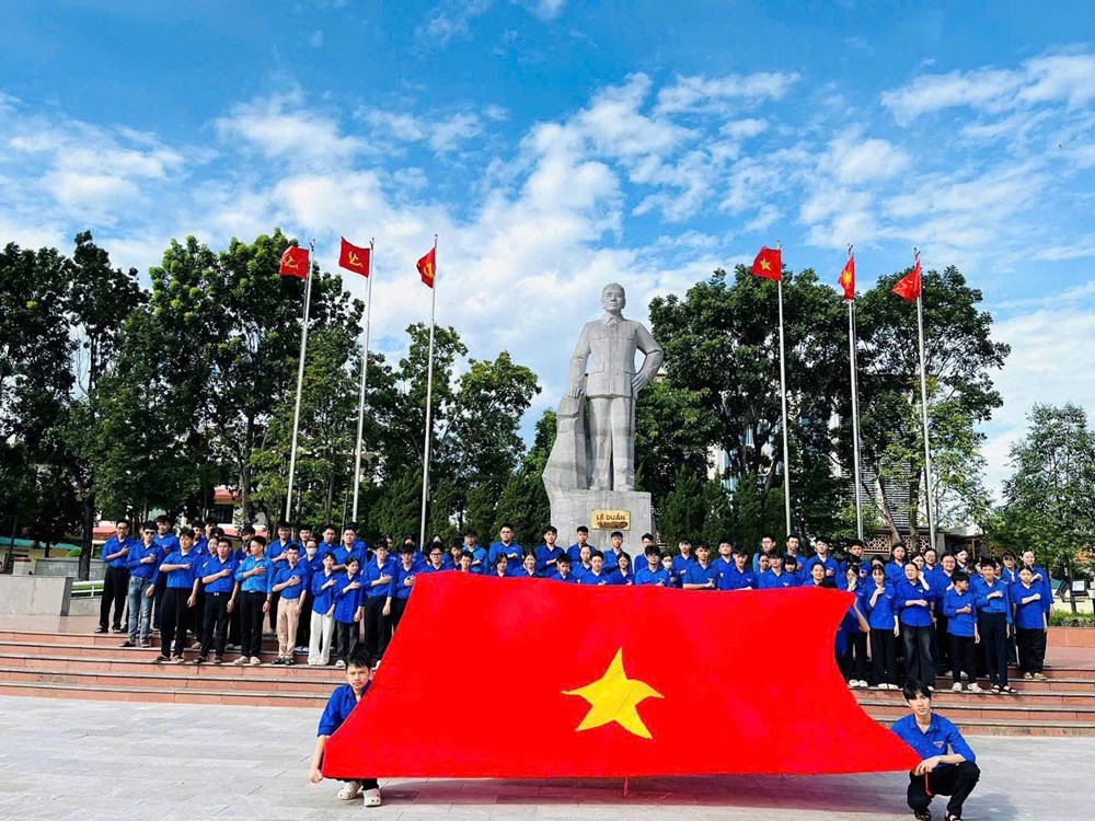 Thanh niên cả nước đồng loạt tổ chức Lễ chào cờ “Tôi yêu Tổ quốc tôi” - ảnh 3