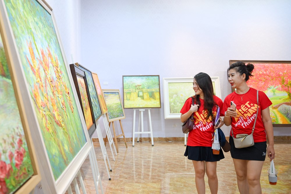  “Hà Nội 12 mùa hoa”: Hành trình cảm xúc của người yêu hoa trong Ngày Giải phóng Thủ đô - ảnh 9