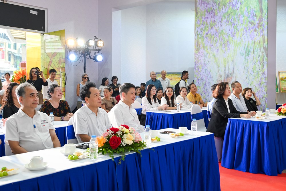  “Hà Nội 12 mùa hoa”: Hành trình cảm xúc của người yêu hoa trong Ngày Giải phóng Thủ đô - ảnh 2