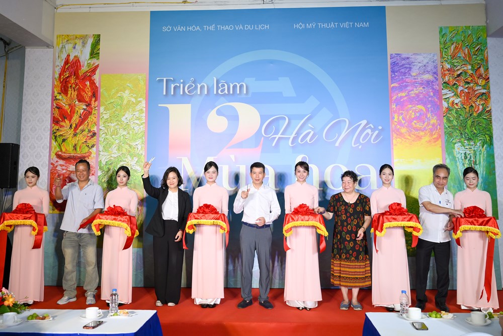  “Hà Nội 12 mùa hoa”: Hành trình cảm xúc của người yêu hoa trong Ngày Giải phóng Thủ đô - ảnh 3