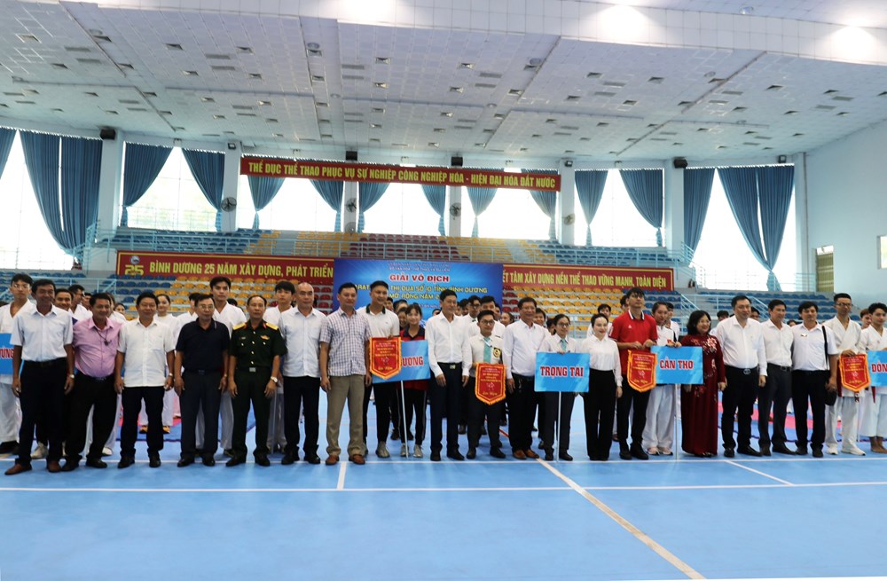 Khai mạc Giải vô địch Karate Cụm thi đua số 10 mở rộng năm 2024 - ảnh 1