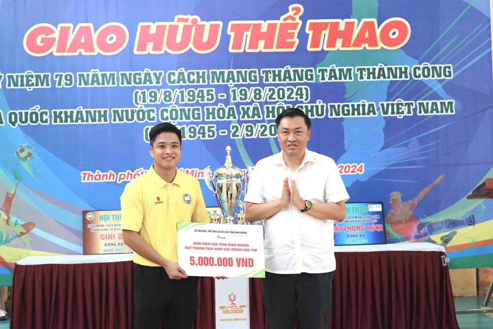 Sôi động thi đấu giao hữu thể thao Trường Đại học TDTT TP.HCM - ảnh 3