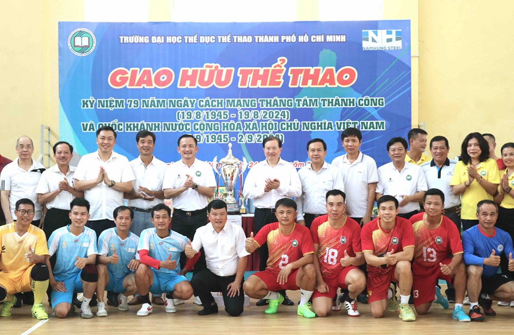 Sôi động thi đấu giao hữu thể thao Trường Đại học TDTT TP.HCM - ảnh 4