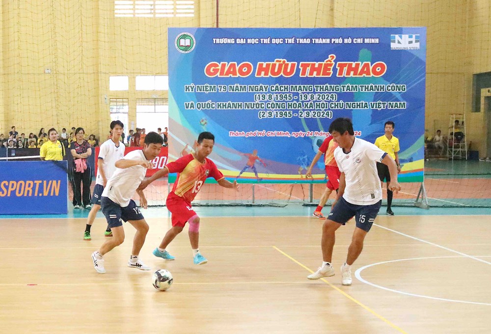 Sôi động thi đấu giao hữu thể thao Trường Đại học TDTT TP.HCM - ảnh 5