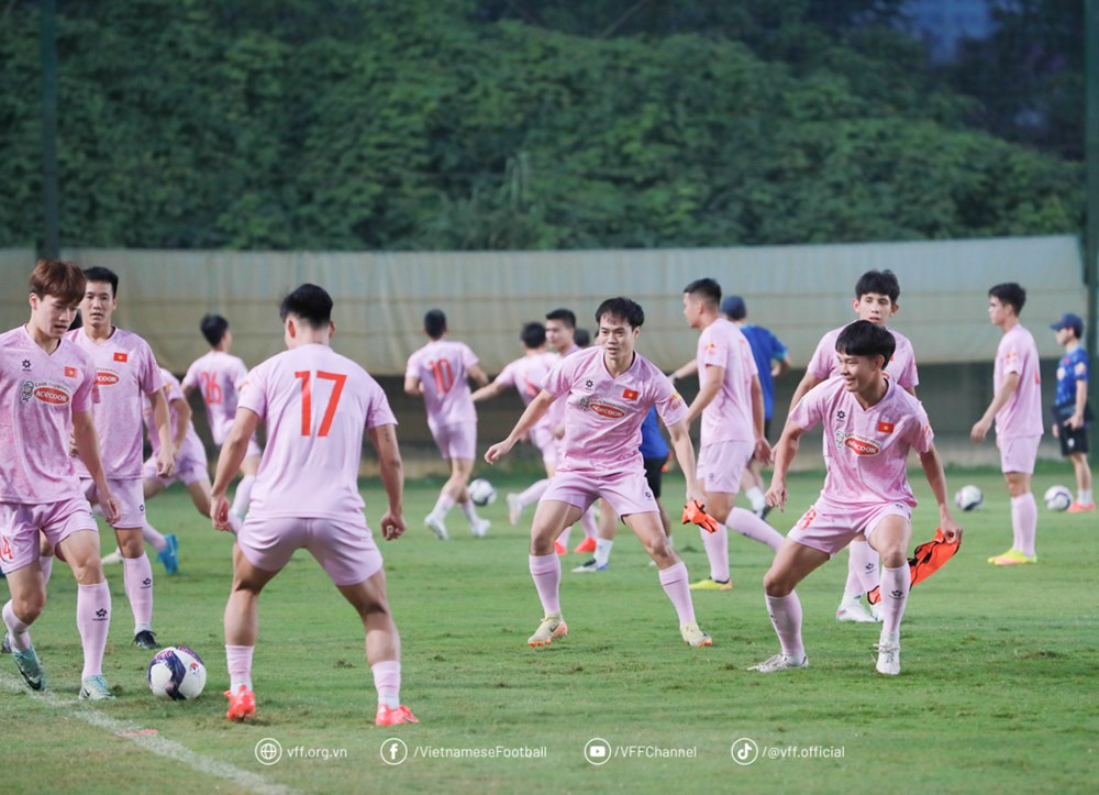 HLV Kim Sang-sik: Toàn đội hướng đến kết quả tốt nhất dành tặng khán giả - ảnh 2