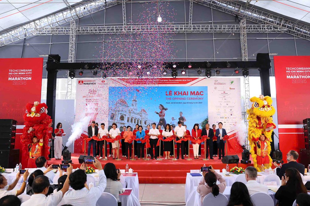 Gần 18.000 VĐV tham dự Giải Marathon quốc tế TP.HCM Techcombank 2024 - ảnh 1