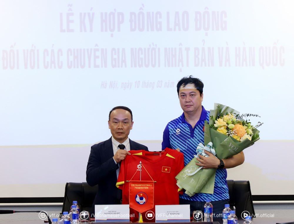 Đội tuyển Việt Nam và U23 quốc gia có thêm 2 trợ lý HLV người Hàn Quốc - ảnh 2
