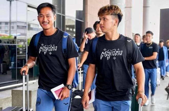 Đội tuyển Campuchia đã đến Bình Dương, chuẩn bị cho trận giao hữu với tuyển Việt Nam - ảnh 1